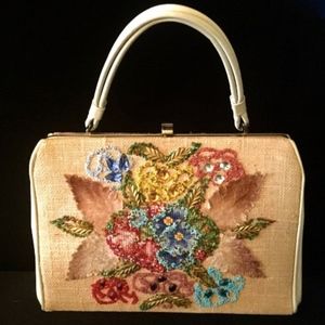 50s Beaded Needlepoint Purse        VS1220